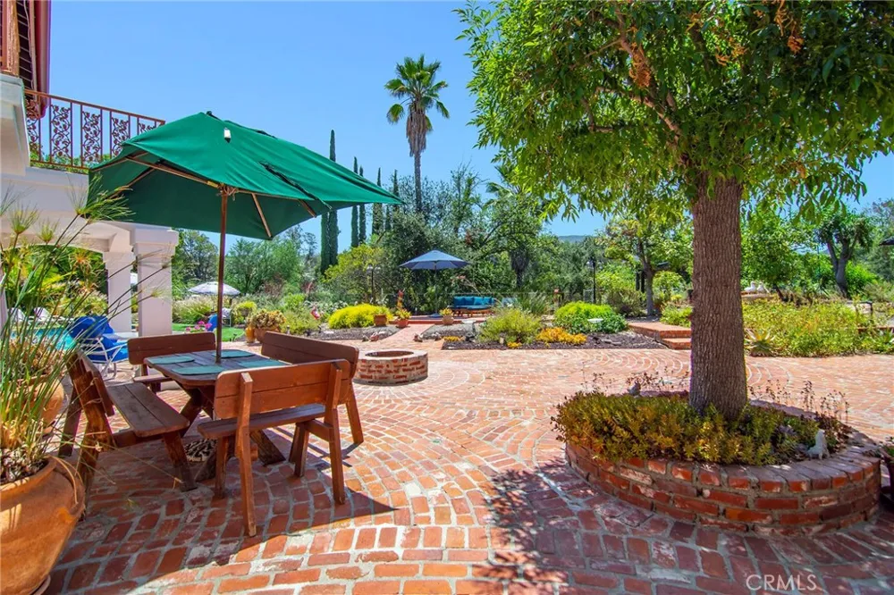 18690 Pasadero Drive Tarzana, CA 91356