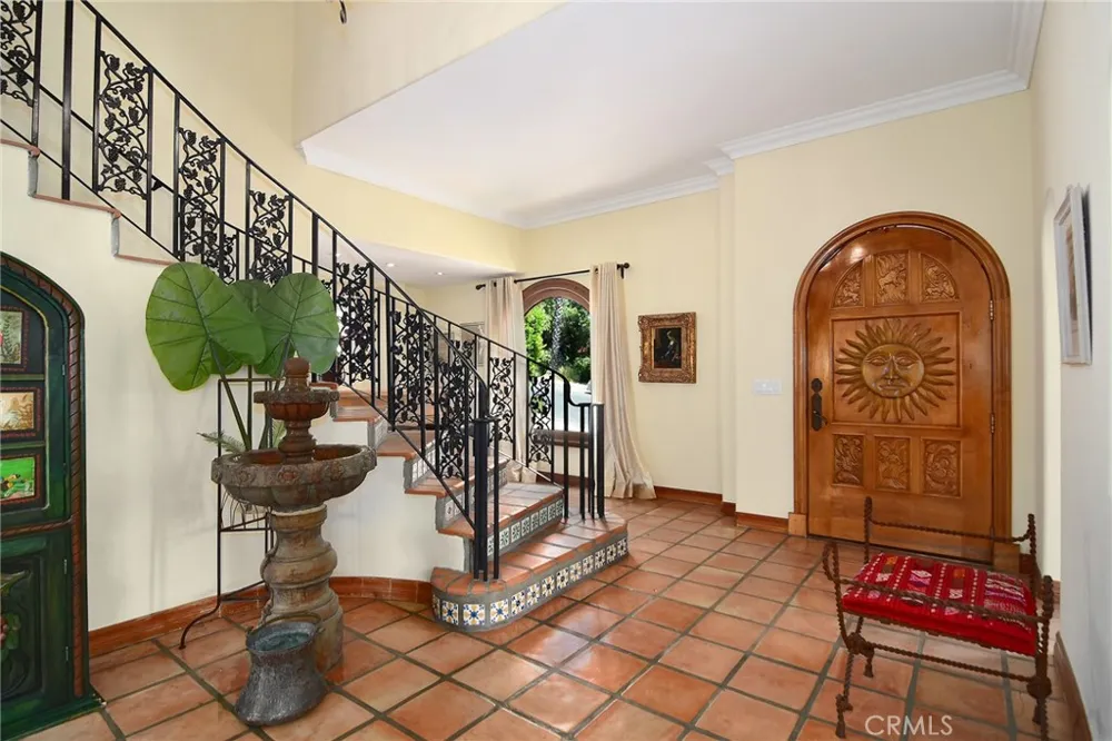 18690 Pasadero Drive Tarzana, CA 91356