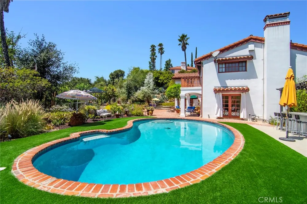 18690 Pasadero Drive Tarzana, CA 91356