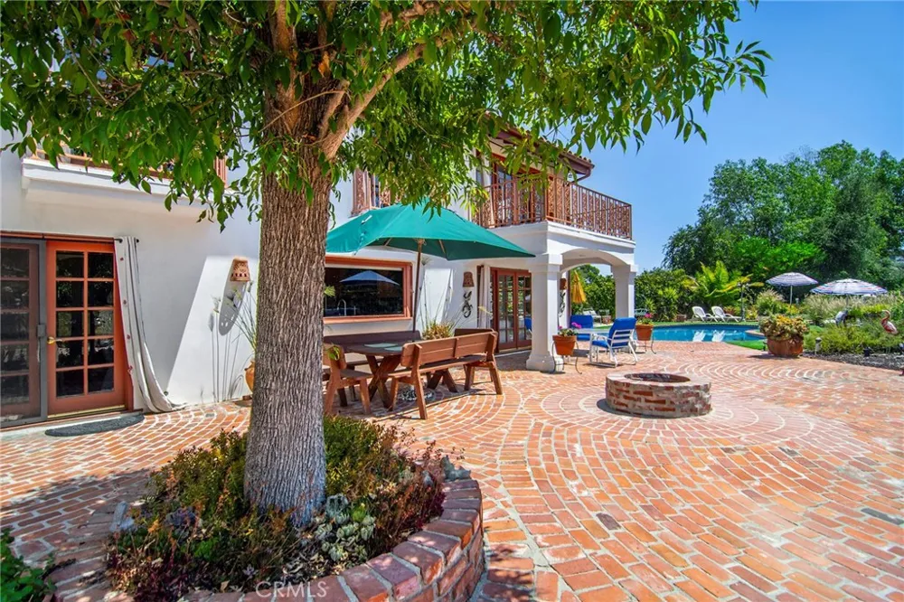 18690 Pasadero Drive Tarzana, CA 91356