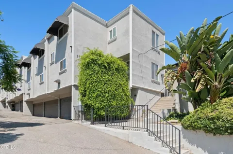 2737 Montrose Avenue #105