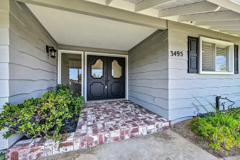 3495 Ridgecrest Dr. Carlsbad, CA 92008