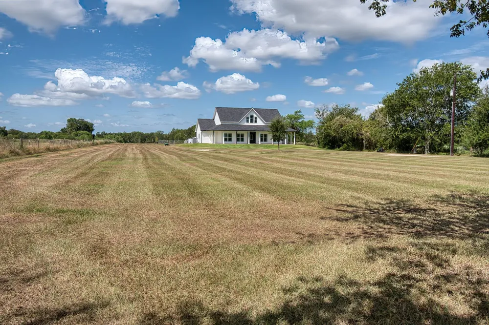 1335 Hilltop Road East Bernard, TX 77435