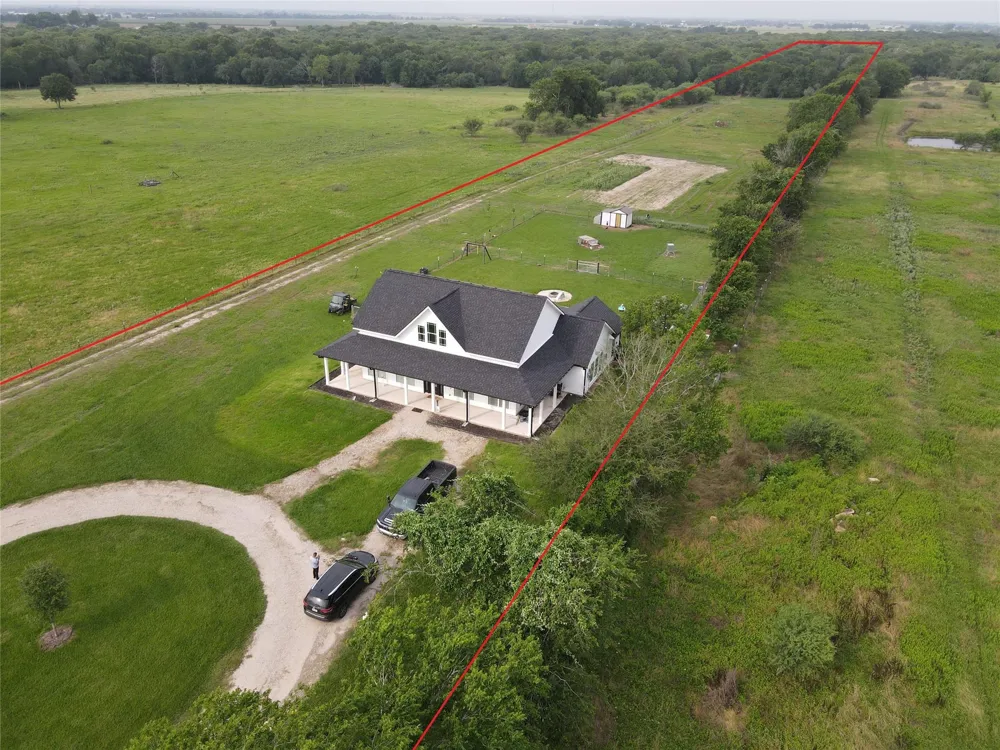 1335 Hilltop Road East Bernard, TX 77435