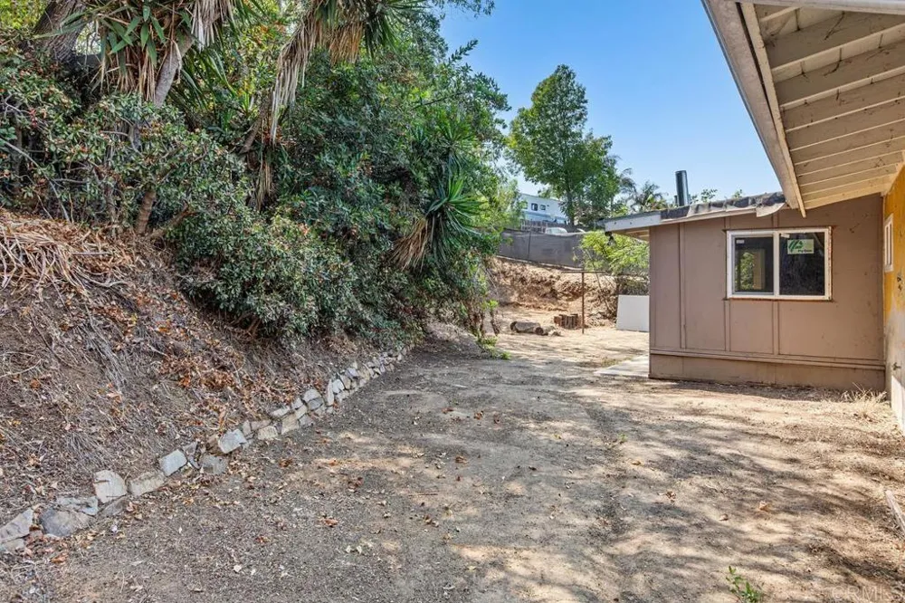 2128 Bautista Ave Vista, CA 92084