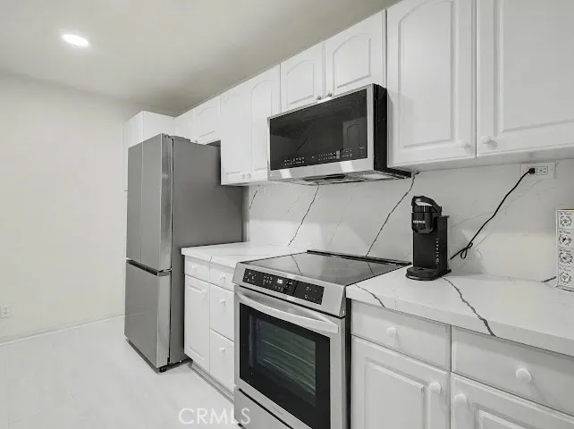 23677 Park Capri #20 Calabasas, CA 91302