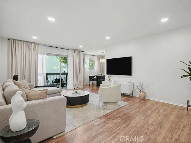 23677 Park Capri #20 Calabasas, CA 91302