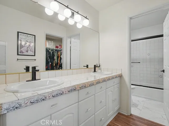 23677 Park Capri #20 Calabasas, CA 91302