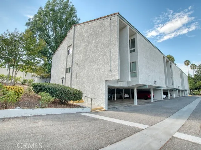 23677 Park Capri #20 Calabasas, CA 91302