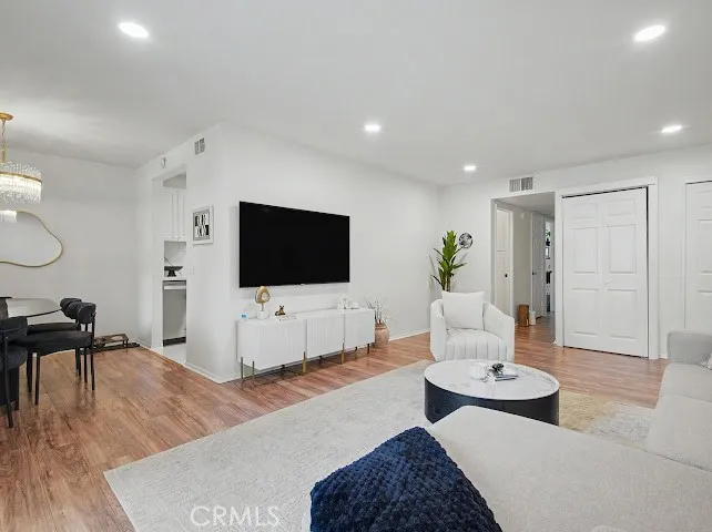 23677 Park Capri #20 Calabasas, CA 91302