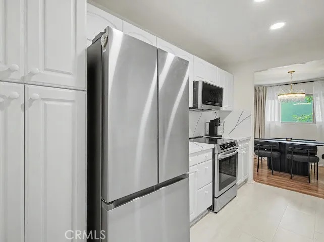 23677 Park Capri #20 Calabasas, CA 91302