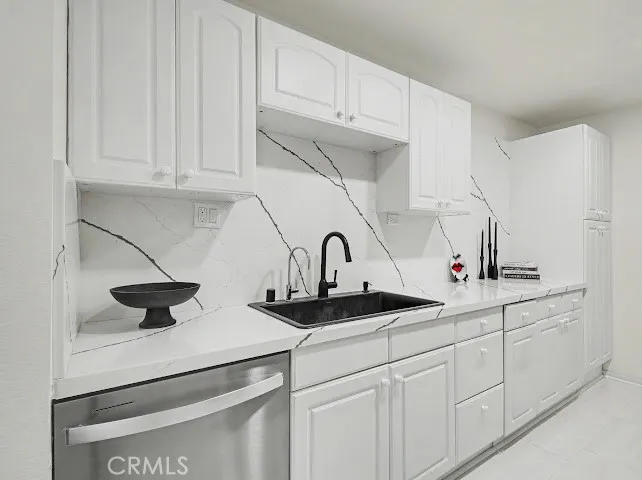 23677 Park Capri #20 Calabasas, CA 91302