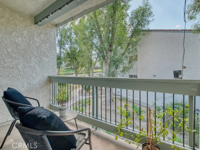 23677 Park Capri #20 Calabasas, CA 91302
