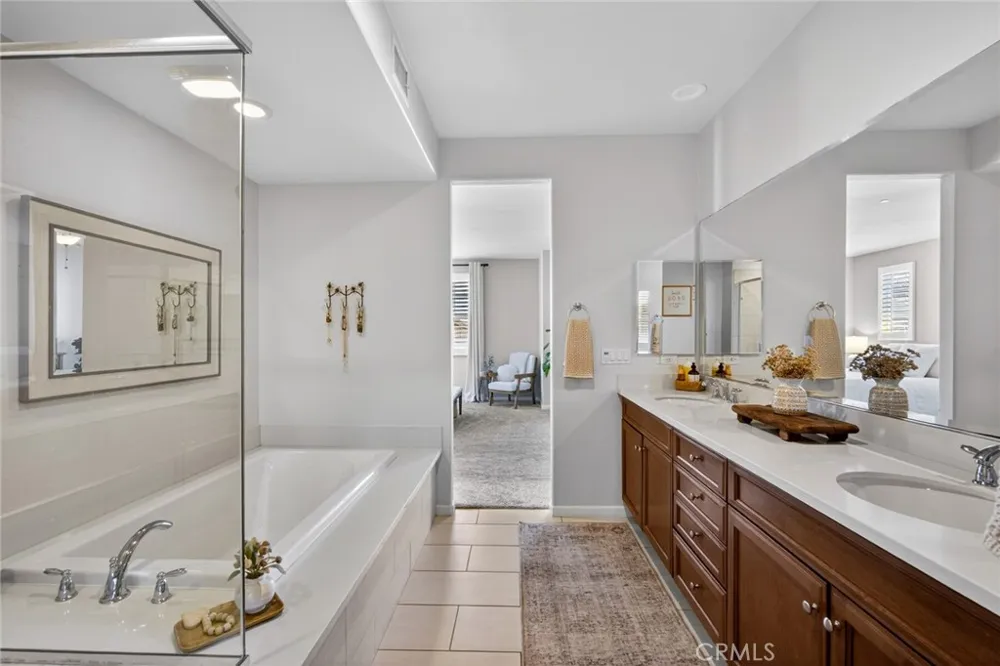 3877 Par Yorba Linda, CA 92886