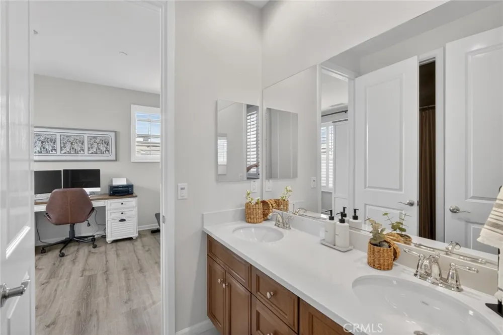 3877 Par Yorba Linda, CA 92886