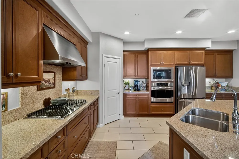 3877 Par Yorba Linda, CA 92886