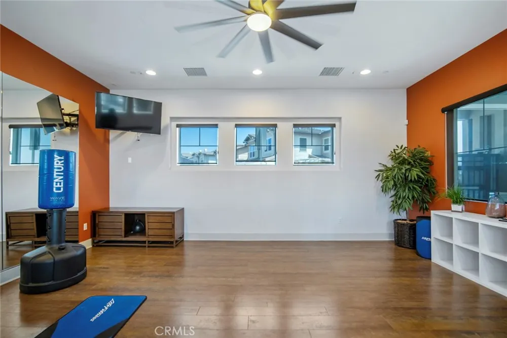 3877 Par Yorba Linda, CA 92886