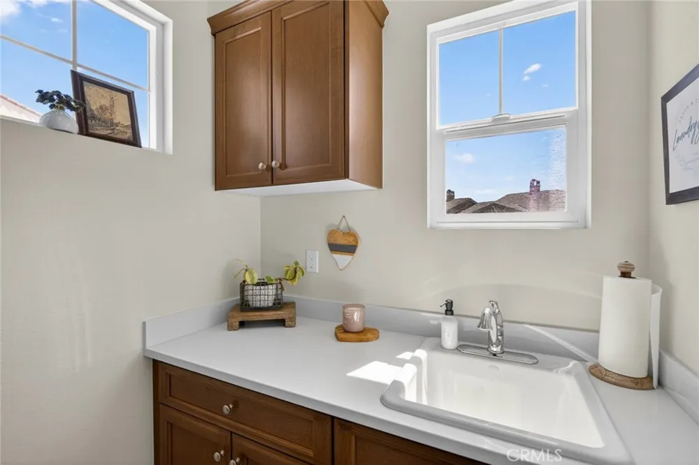3877 Par Yorba Linda, CA 92886