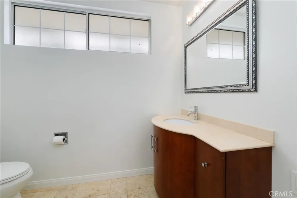 2128 Oak Crest Riverside, CA 92506