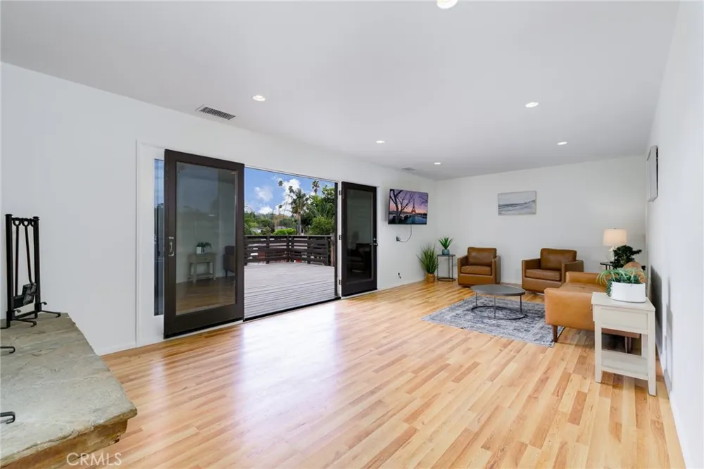 2128 Oak Crest Riverside, CA 92506