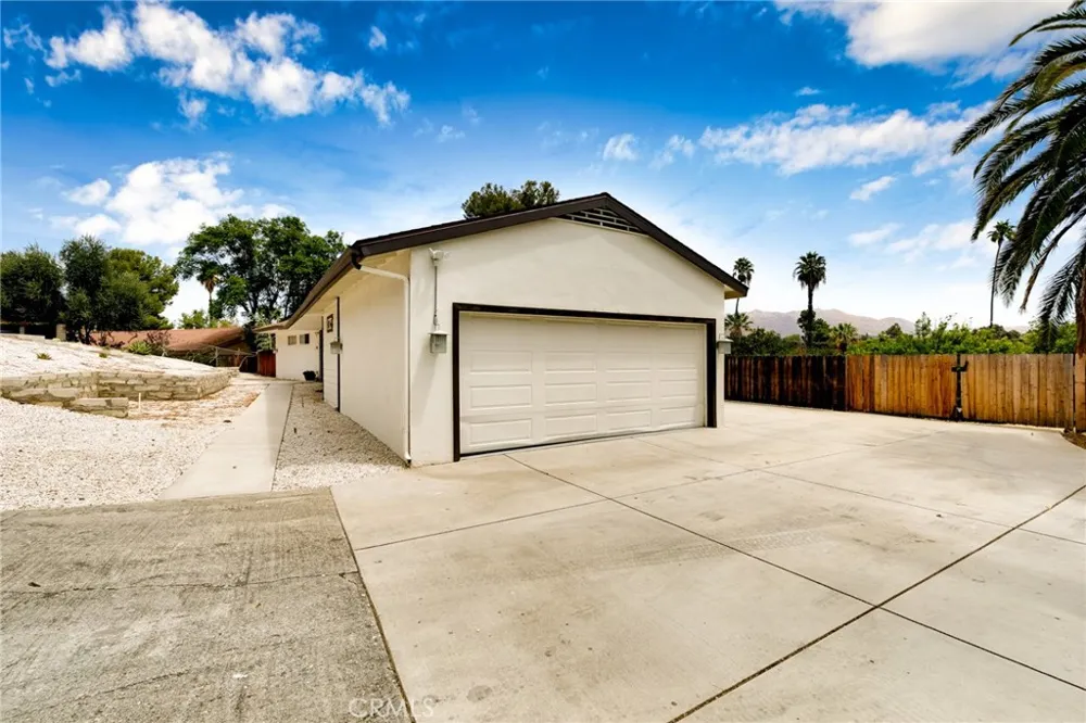 2128 Oak Crest Riverside, CA 92506