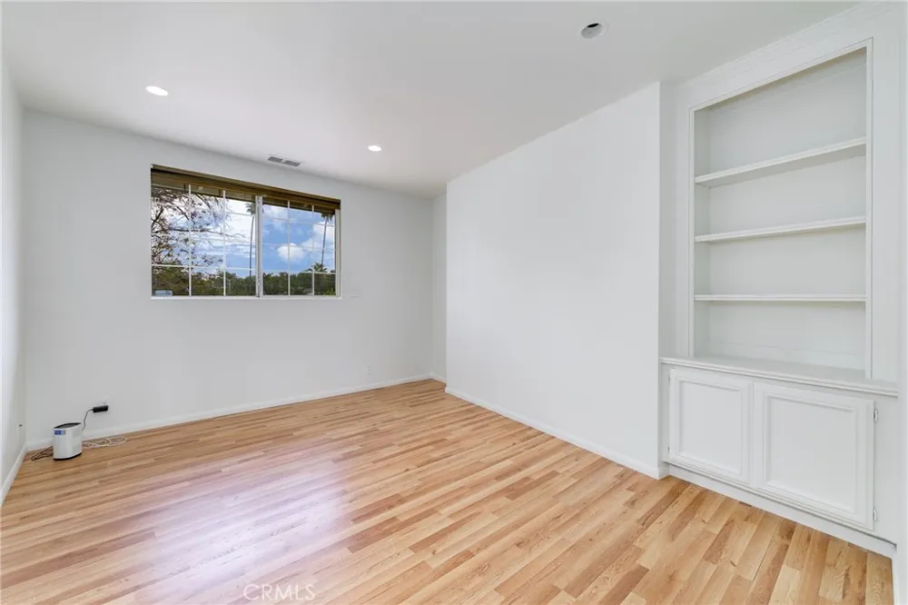 2128 Oak Crest Riverside, CA 92506