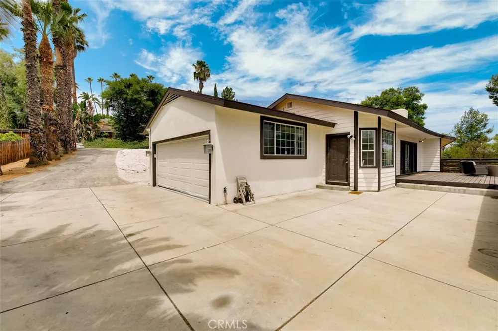 2128 Oak Crest Riverside, CA 92506