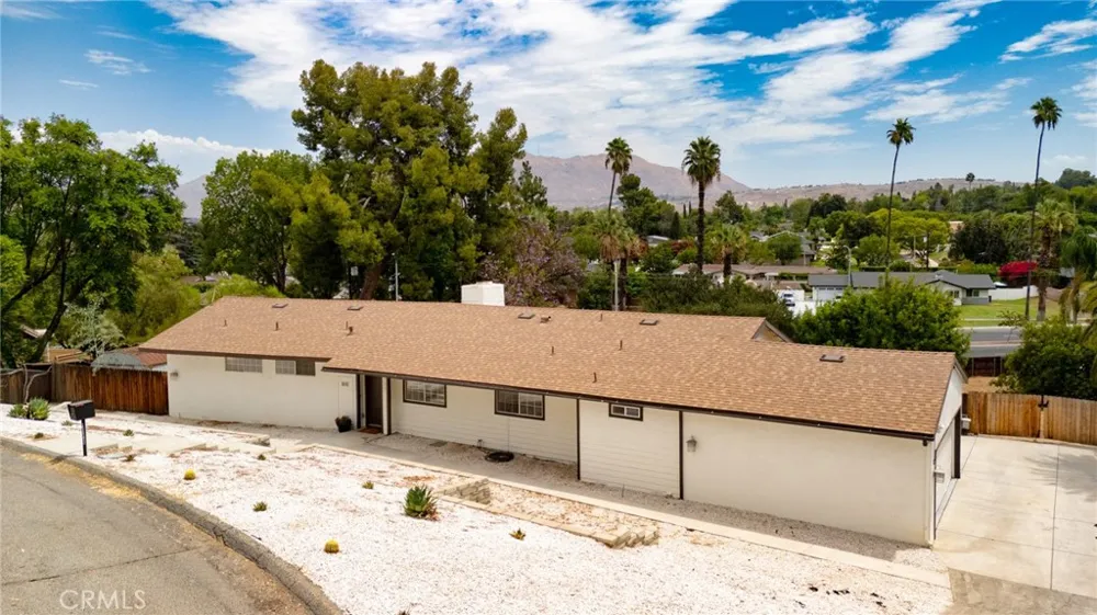 2128 Oak Crest Riverside, CA 92506