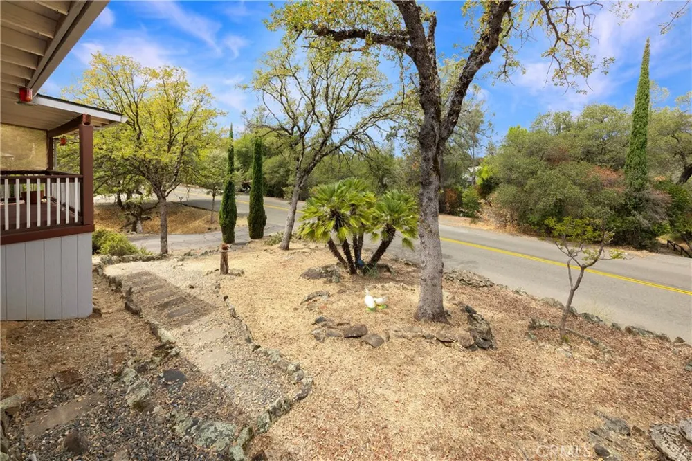 352 Lodgeview Oroville, CA 95966