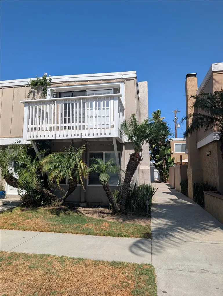205 13th Street #D Huntington Beach, CA 92648