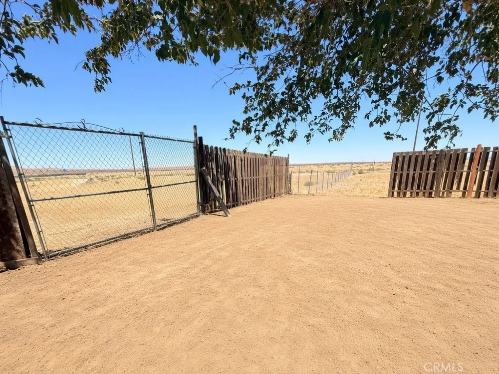 40754 179th E Lancaster, CA 93535