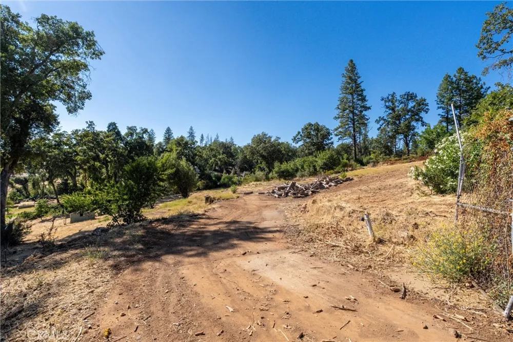 1557 La Grande Vue Paradise, CA 95969