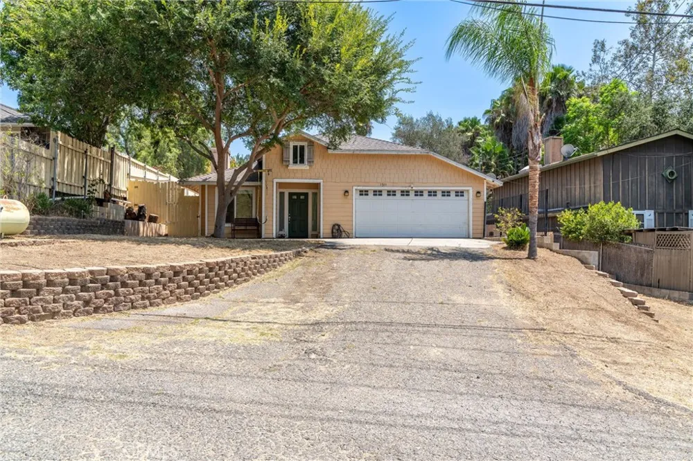 1311 E Mission Fallbrook, CA 92028