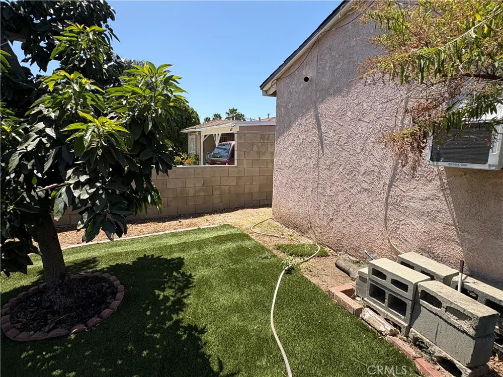 11241 De Haven Ave. Pacoima, CA 91331