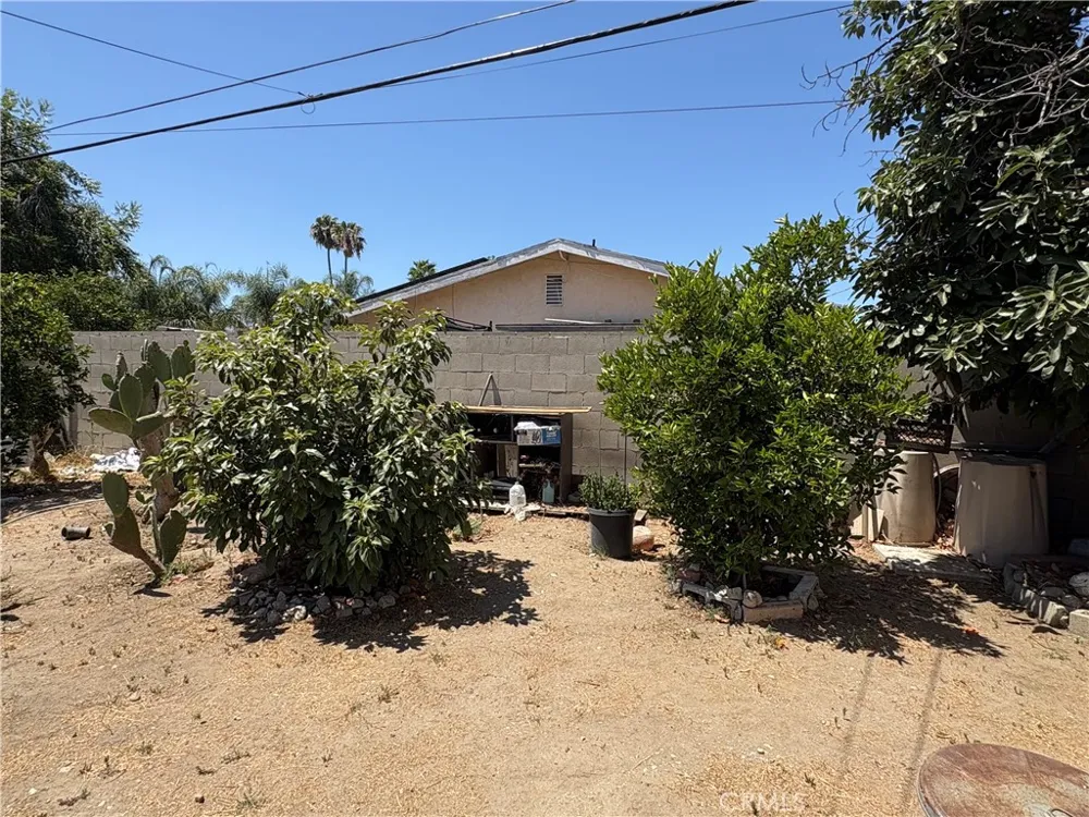 11241 De Haven Ave. Pacoima, CA 91331