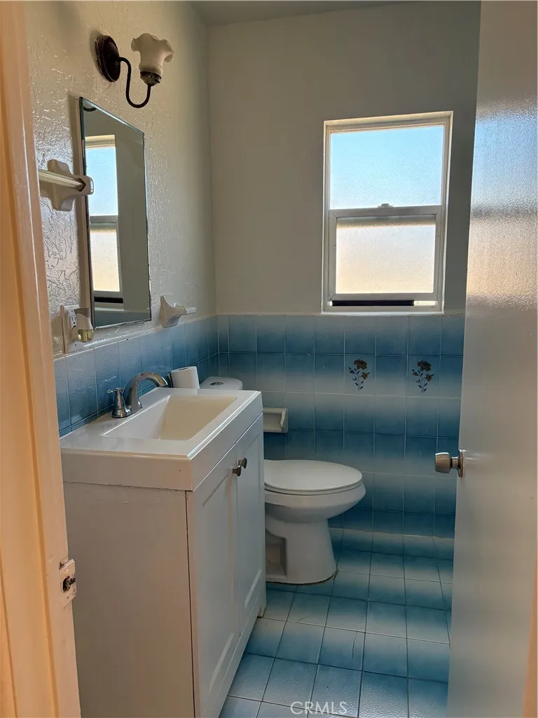 11241 De Haven Ave. Pacoima, CA 91331