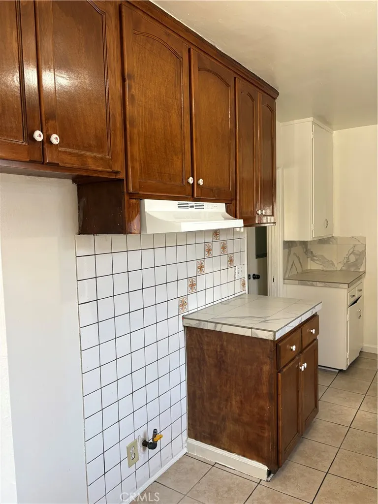 11241 De Haven Ave. Pacoima, CA 91331