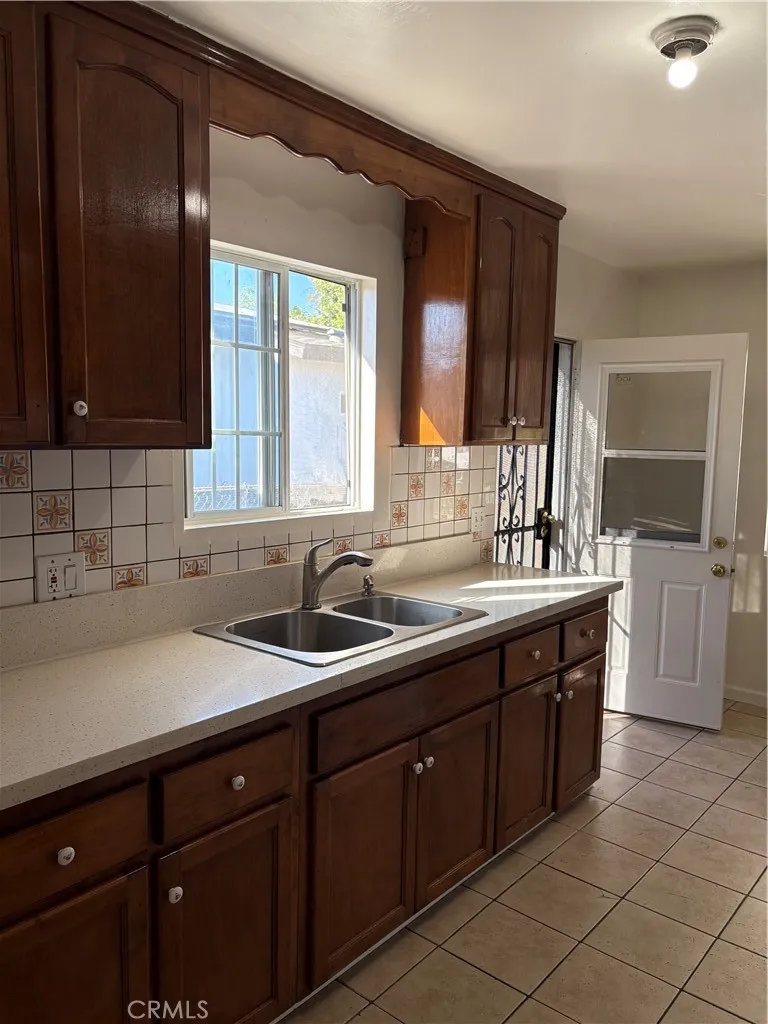 11241 De Haven Ave. Pacoima, CA 91331