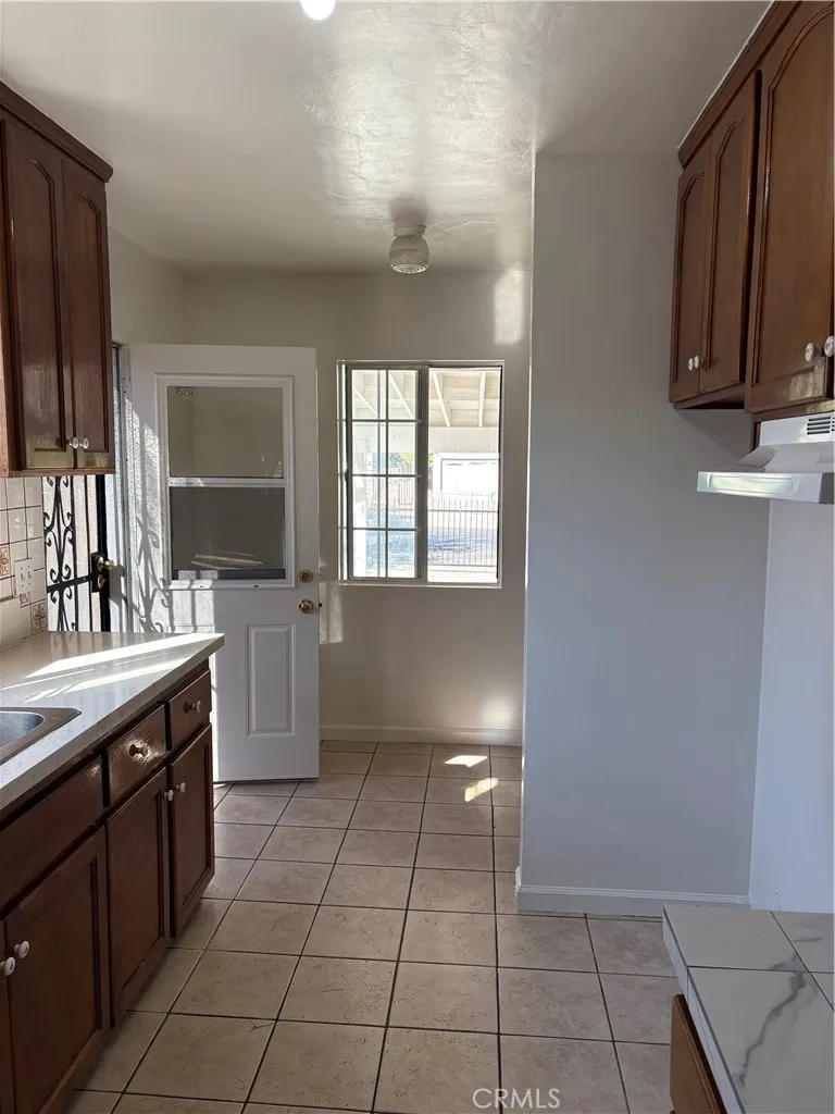 11241 De Haven Ave. Pacoima, CA 91331