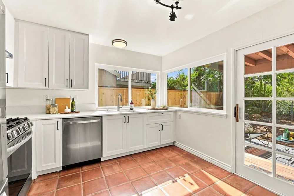 961 Woodlake Drive Cardiff by the Sea, CA 92007