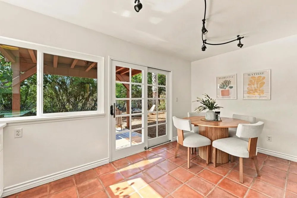 961 Woodlake Drive Cardiff by the Sea, CA 92007