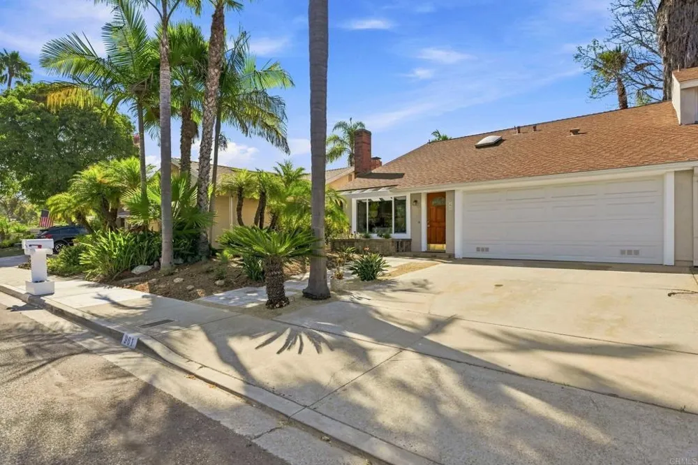 961 Woodlake Drive Cardiff by the Sea, CA 92007