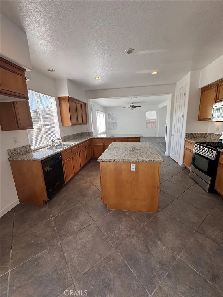 1950 Bankstown Way Perris, CA 92571