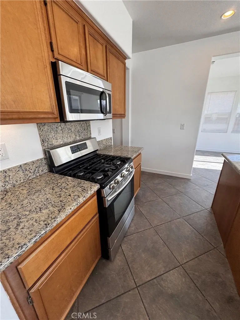1950 Bankstown Way Perris, CA 92571