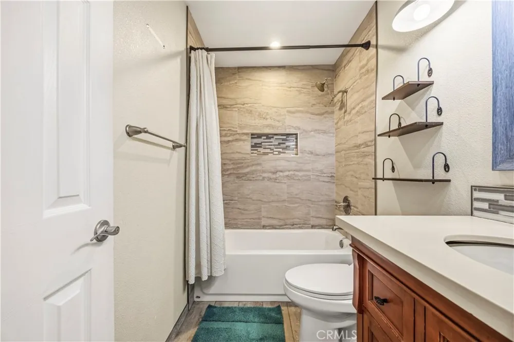 560 W Los Angeles Drive Vista, CA 92083