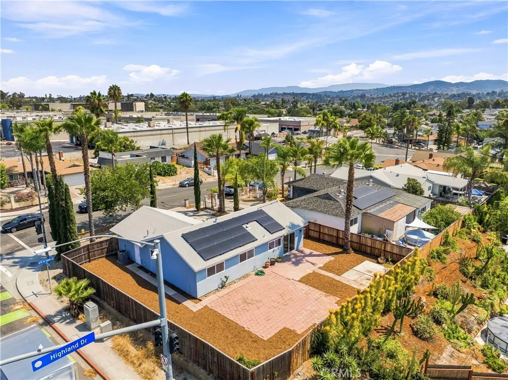 560 W Los Angeles Drive Vista, CA 92083