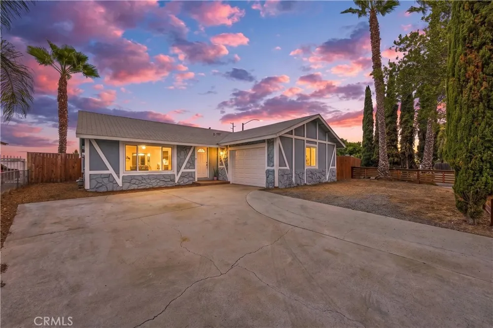 560 W Los Angeles Drive Vista, CA 92083