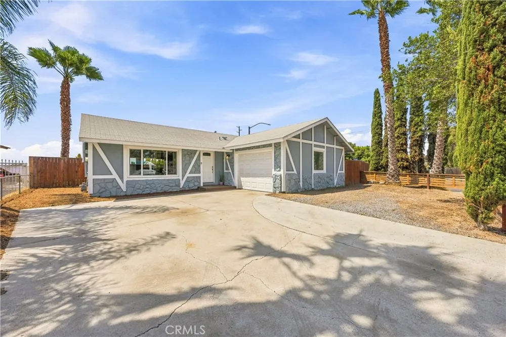560 W Los Angeles Drive Vista, CA 92083