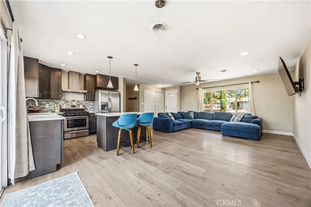 560 W Los Angeles Drive Vista, CA 92083