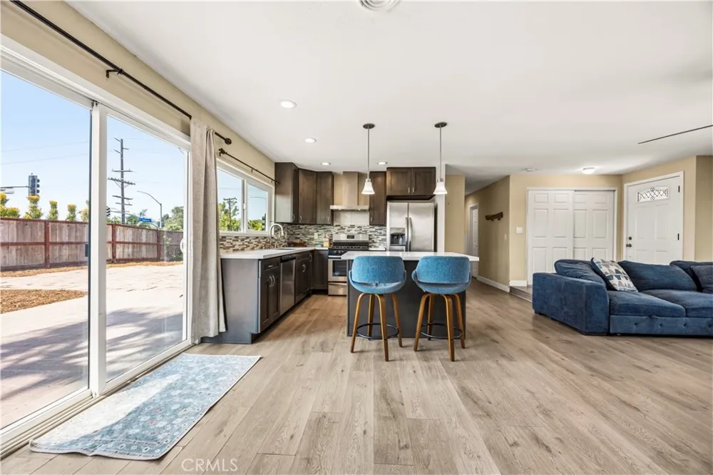560 W Los Angeles Drive Vista, CA 92083